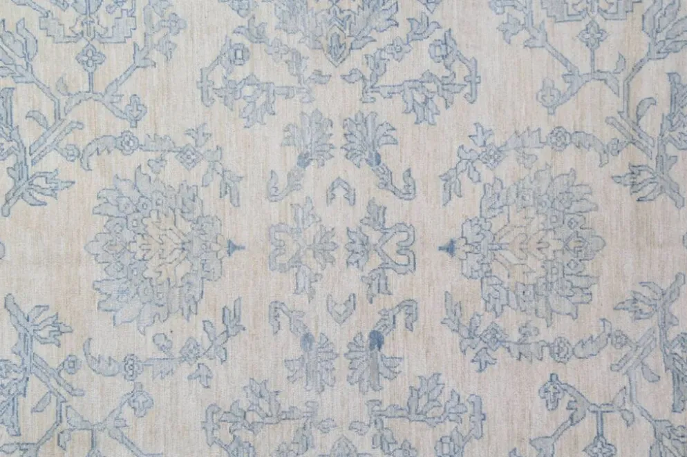 Tapis en laine noué à la main bleu clair, grand modèle floral crème, tapis Zeigler pour intérieur.