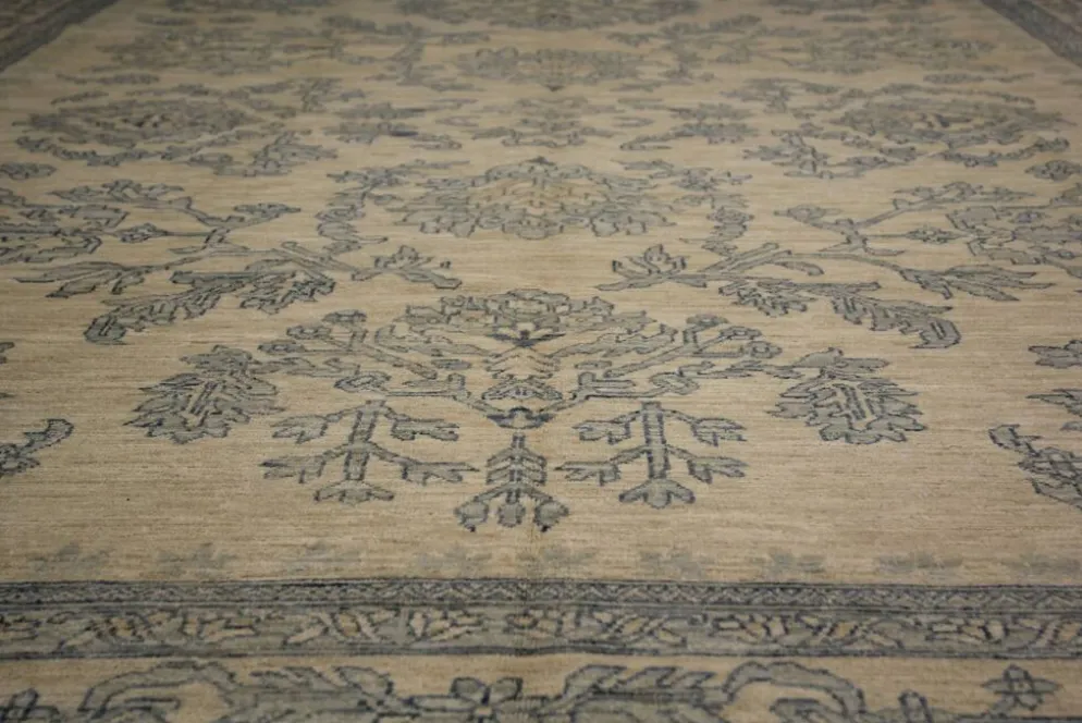 Tapis en laine noué à la main bleu clair, grand modèle floral crème, tapis Zeigler pour intérieur.