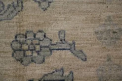Tapis en laine noué à la main bleu clair, grand modèle floral crème, tapis Zeigler pour intérieur.