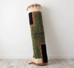 Tapis en laine pure fait main sur mesure avec magnifique designe 1,5/2,5 m
