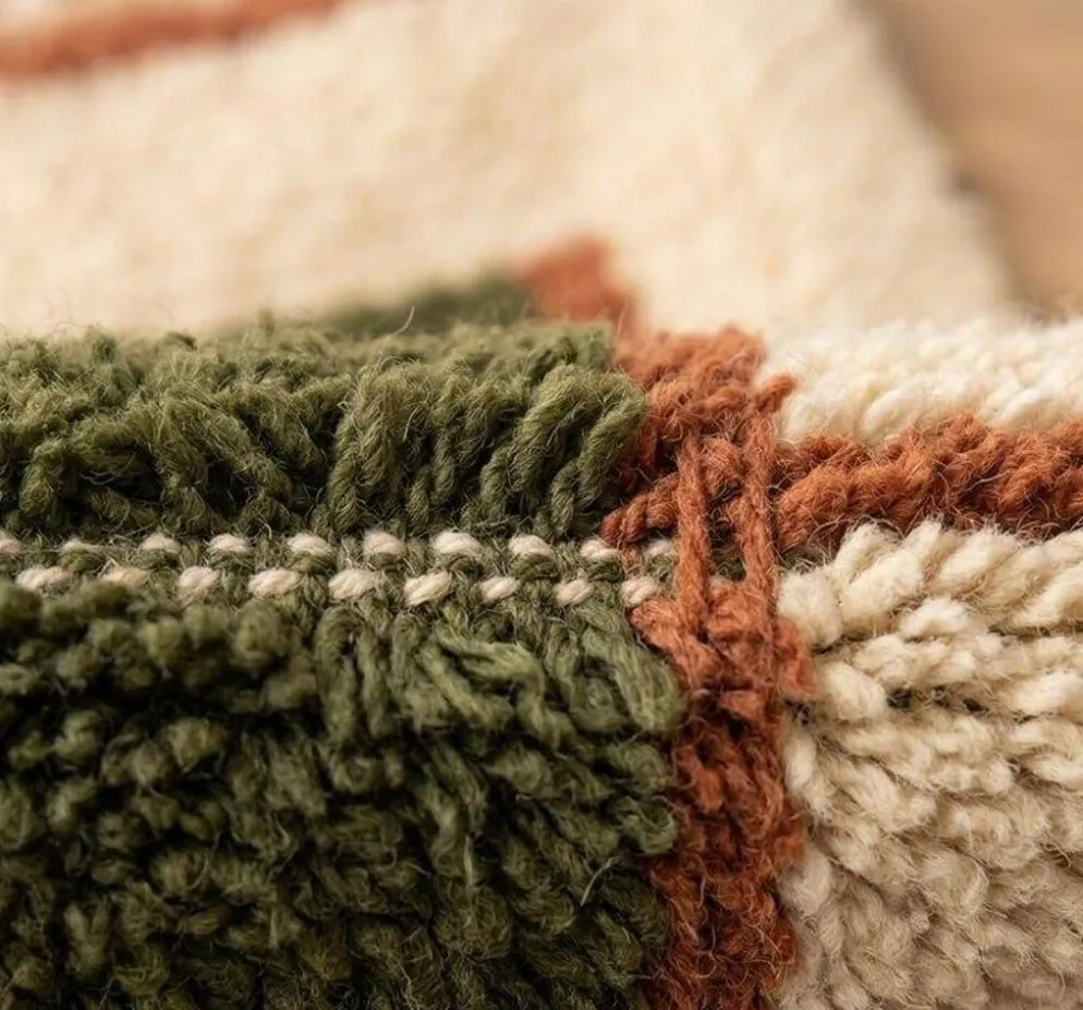 Tapis en laine pure fait main sur mesure avec magnifique designe 1,5/2,5 m