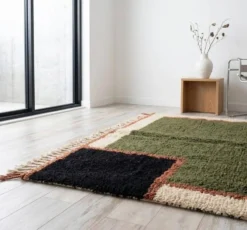 Tapis en laine pure fait main sur mesure avec magnifique designe 1,5/2,5 m