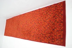 Tapis en laine rouge avec design original, années 1960