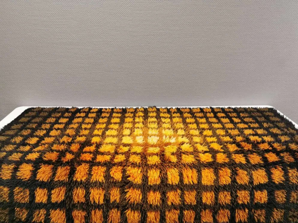 Tapis en laine Rya, conçu par le célèbre Verner Panton (1926-1998)