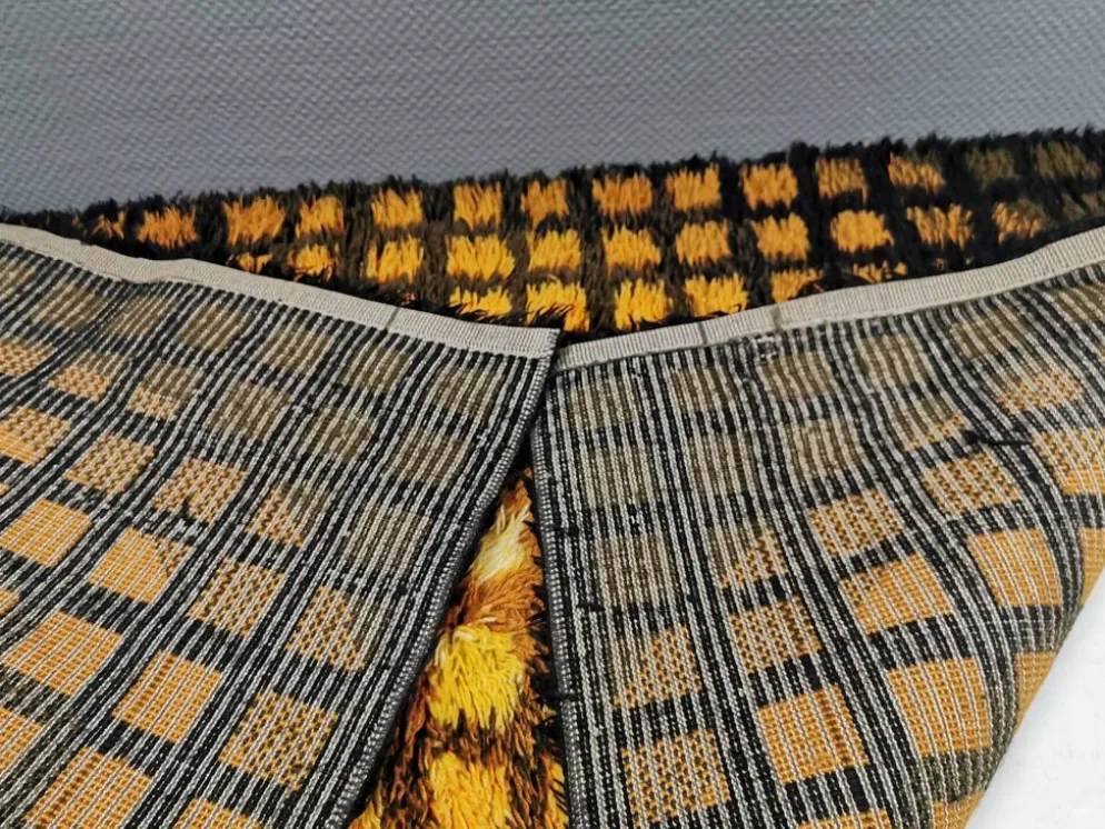 Tapis en laine Rya, conçu par le célèbre Verner Panton (1926-1998)