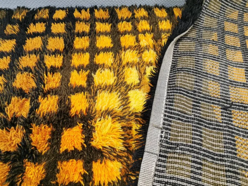Tapis en laine Rya, conçu par le célèbre Verner Panton (1926-1998)