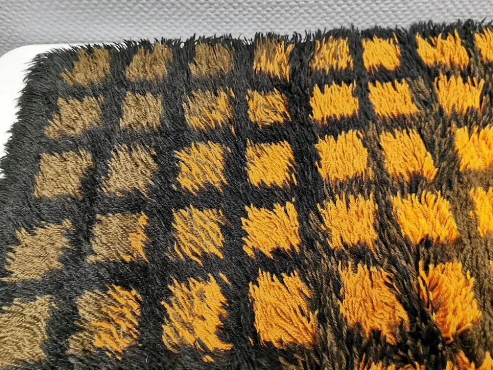 Tapis en laine Rya, conçu par le célèbre Verner Panton (1926-1998)