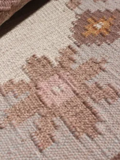 Tapis en laine suédoise tissé à plat Karin Jönsson, 70x120cm, signé