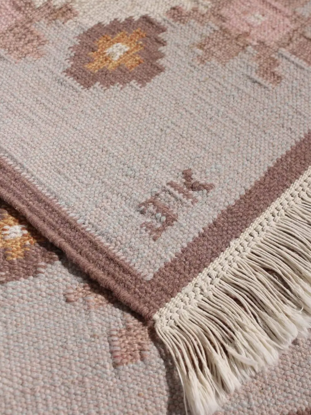 Tapis en laine suédoise tissé à plat Karin Jönsson, 70x120cm, signé