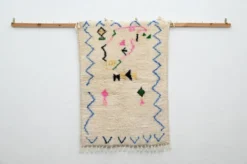 Tapis en laine tissé à la main coloré, 145 x 105 cm - P426