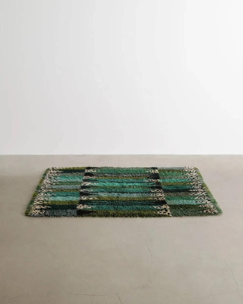 Tapis en laine tissé suédois des années 60 par Marianne Richter.