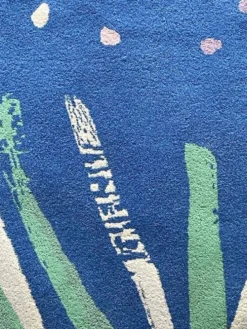 Tapis en laine tufté à la main