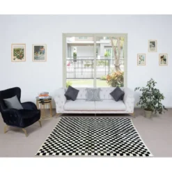 Tapis fait main à carreaux en beige et noir, 100 % laine douce et confortable, tapis Tulu à damier sur mesure pour intérieur moderne.