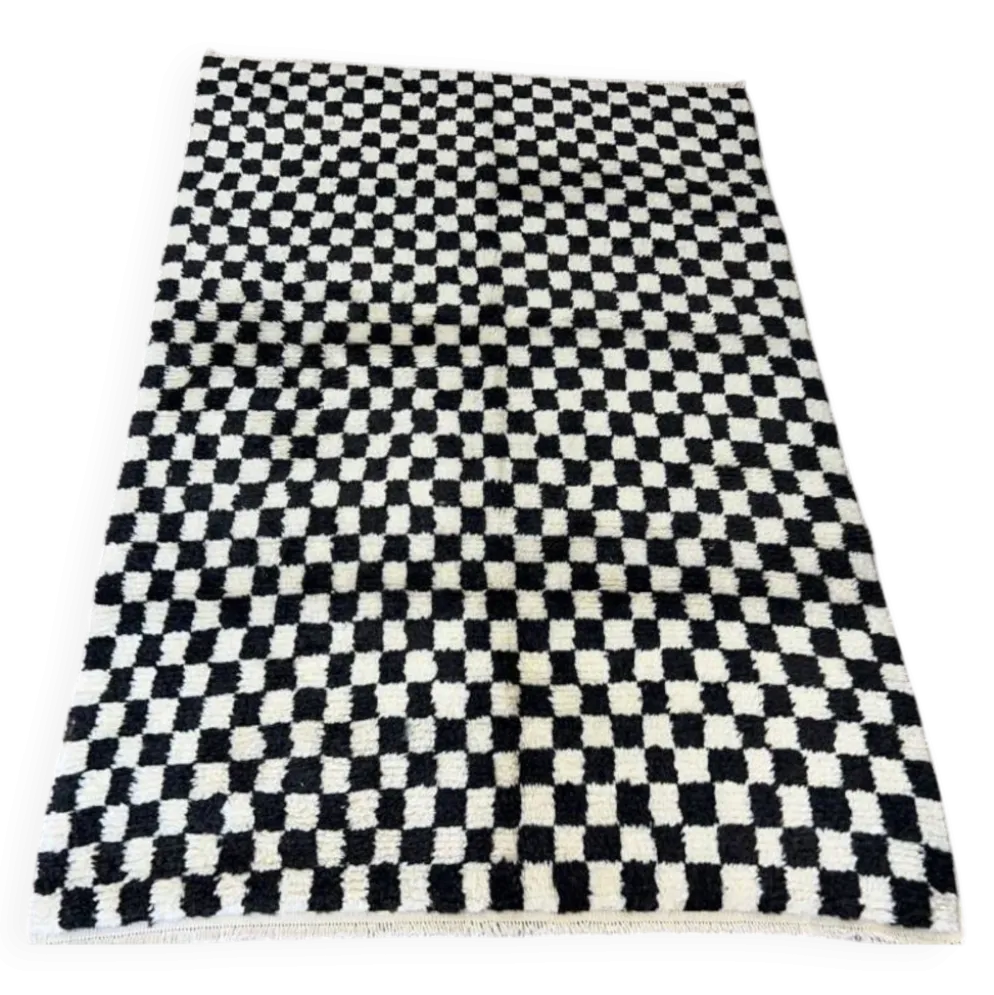 Tapis fait main à carreaux en beige et noir, 100 % laine douce et confortable, tapis Tulu à damier sur mesure pour intérieur moderne.