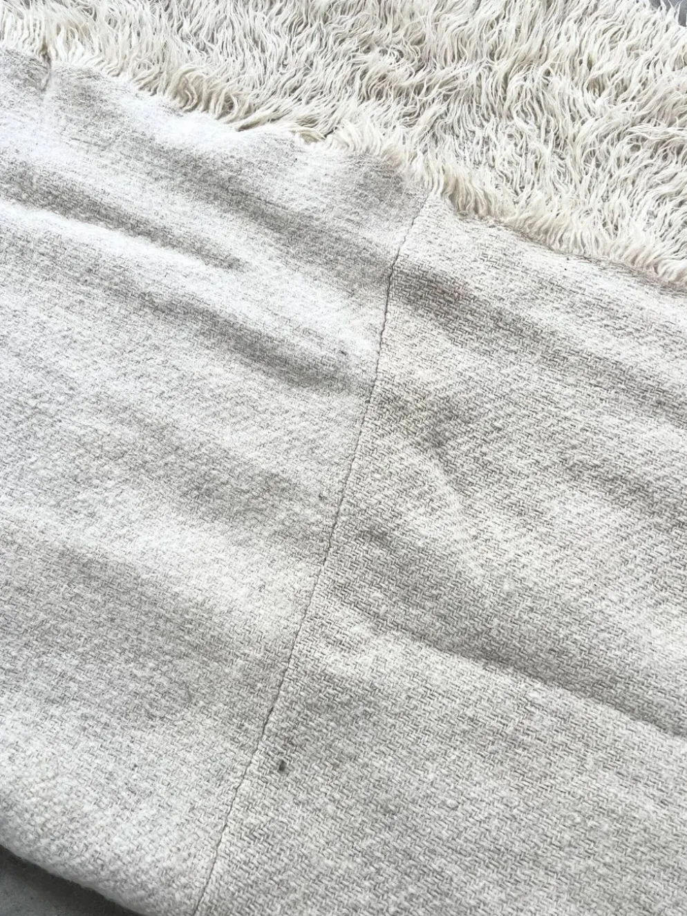 Tapis Flokati vintage pure laine vierge carré 210 × 210 cm années 70