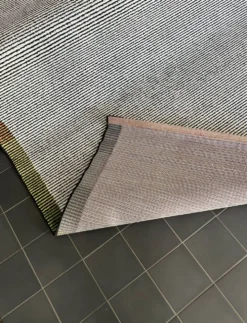 Tapis graphique mille raies 200x290