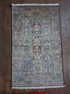 Tapis Indien Cachemire soie fait main 196x122cm