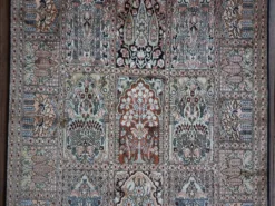 Tapis Indien Cachemire soie fait main 196x122cm