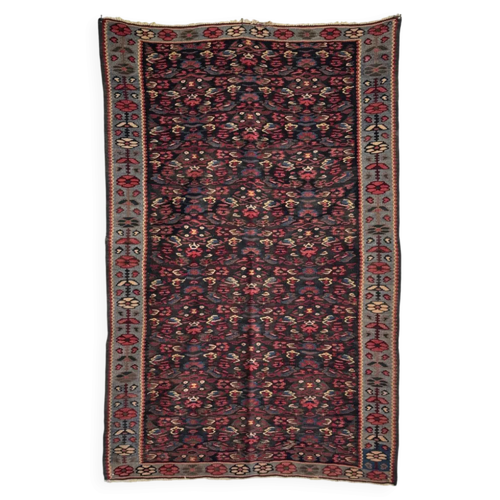 Tapis iranien à motifs floraux stylisés roses et bleus 155x105