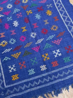 Tapis kilim berbère tissé à la main : petit tapis d'appoint tribal marocain