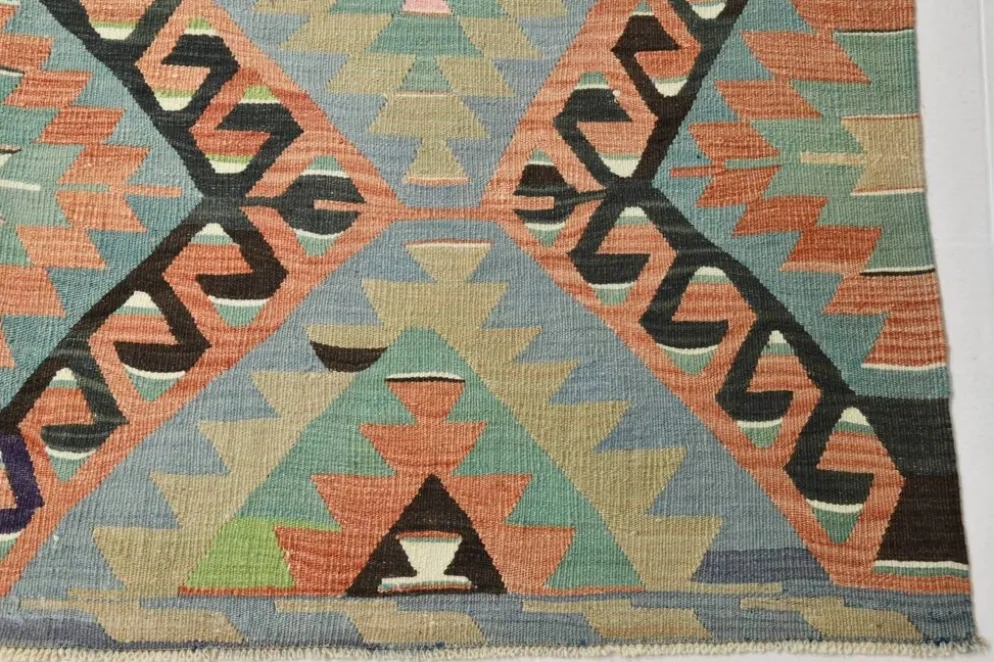 Tapis Kilim géométrique bleu clair et vert 6x10, fait main en laine pour chambre.