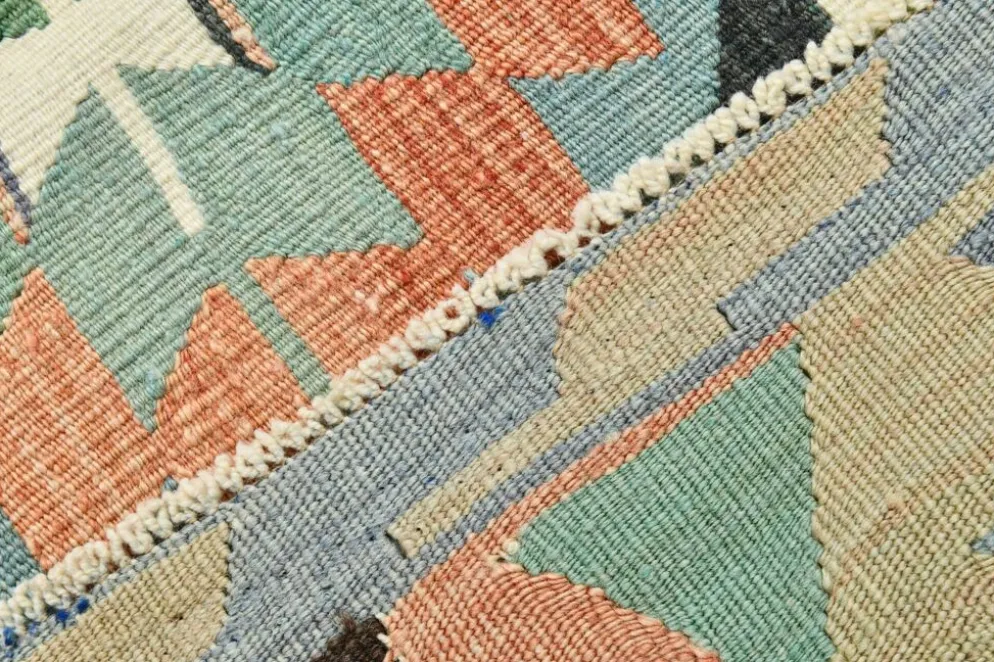 Tapis Kilim géométrique bleu clair et vert 6x10, fait main en laine pour chambre.