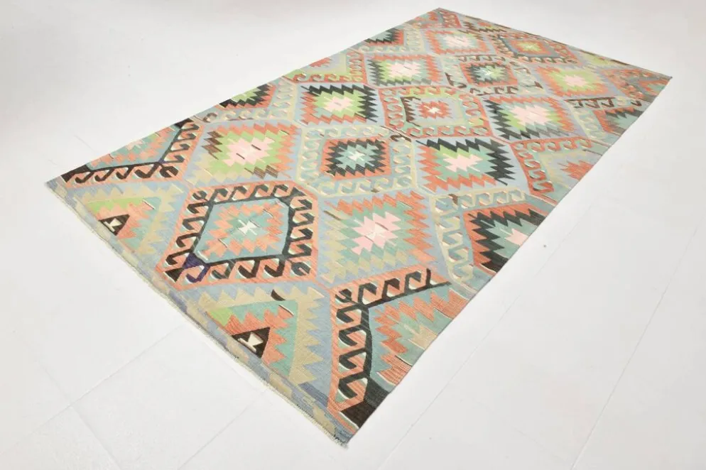Tapis Kilim géométrique bleu clair et vert 6x10, fait main en laine pour chambre.