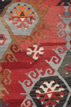 Tapis kilim tribal en laine Şarkışla, tissé à la main, antique et rare, couleur rouille.