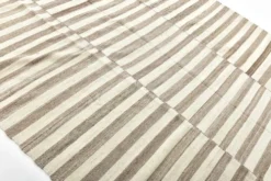 Tapis Kilim turc naturel à rayures blanches et marron, 210 x 300 cm