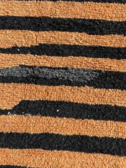 Tapis marocain Beni Ouarain moderne – motif rayures noires – 215 x 250 cm