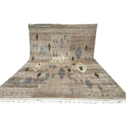 Tapis marocain moderne fait à la main. 100 % laine naturelle. Options personnalisées disponibles.
