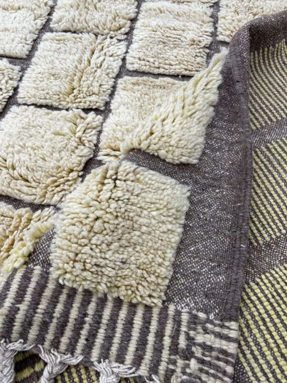 Tapis marocain Mrirt sur mesure en laine – Motif géométrique jaune doré
