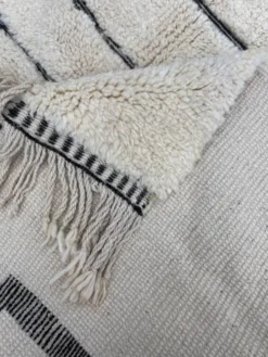 Tapis Mrirt blanc en laine 180×270 cm