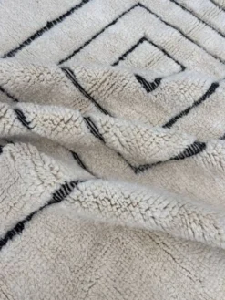 Tapis Mrirt blanc en laine 180×270 cm
