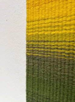 Tapis mural en laine moderne du milieu du siècle avec design aux couleurs Rentukka par Ulpu Räty, Tampere, Finlande, années 1960
