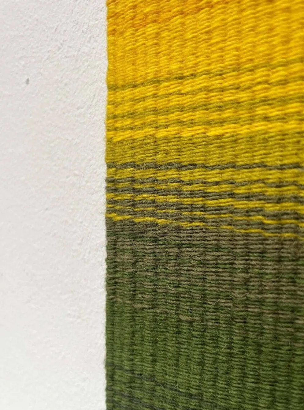 Tapis mural en laine moderne du milieu du siècle avec design aux couleurs Rentukka par Ulpu Räty, Tampere, Finlande, années 1960