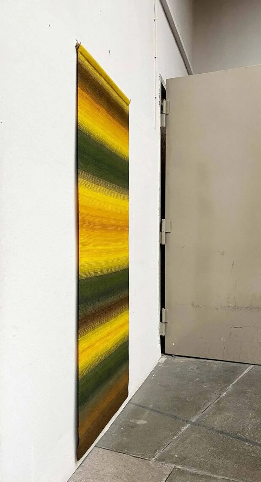 Tapis mural en laine moderne du milieu du siècle avec design aux couleurs Rentukka par Ulpu Räty, Tampere, Finlande, années 1960