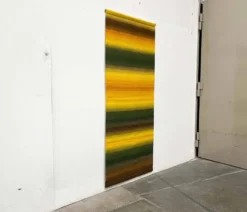 Tapis mural en laine moderne du milieu du siècle avec design aux couleurs Rentukka par Ulpu Räty, Tampere, Finlande, années 1960