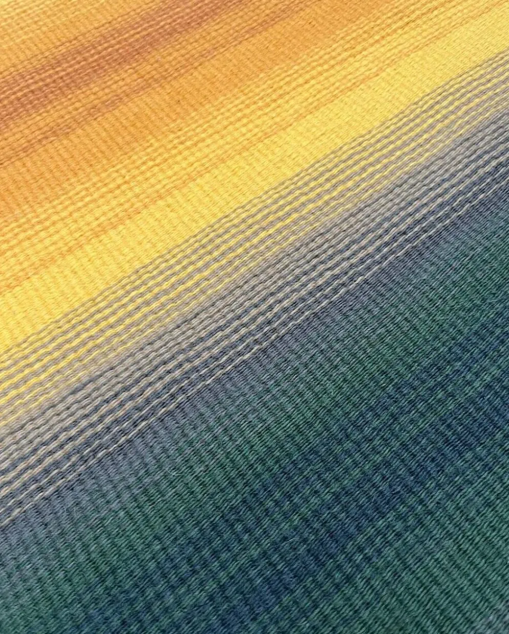 Tapis mural en laine moderne du milieu du siècle avec design aux couleurs Rentukka par Ulpu Räty, Tampere, Finlande, années 1960