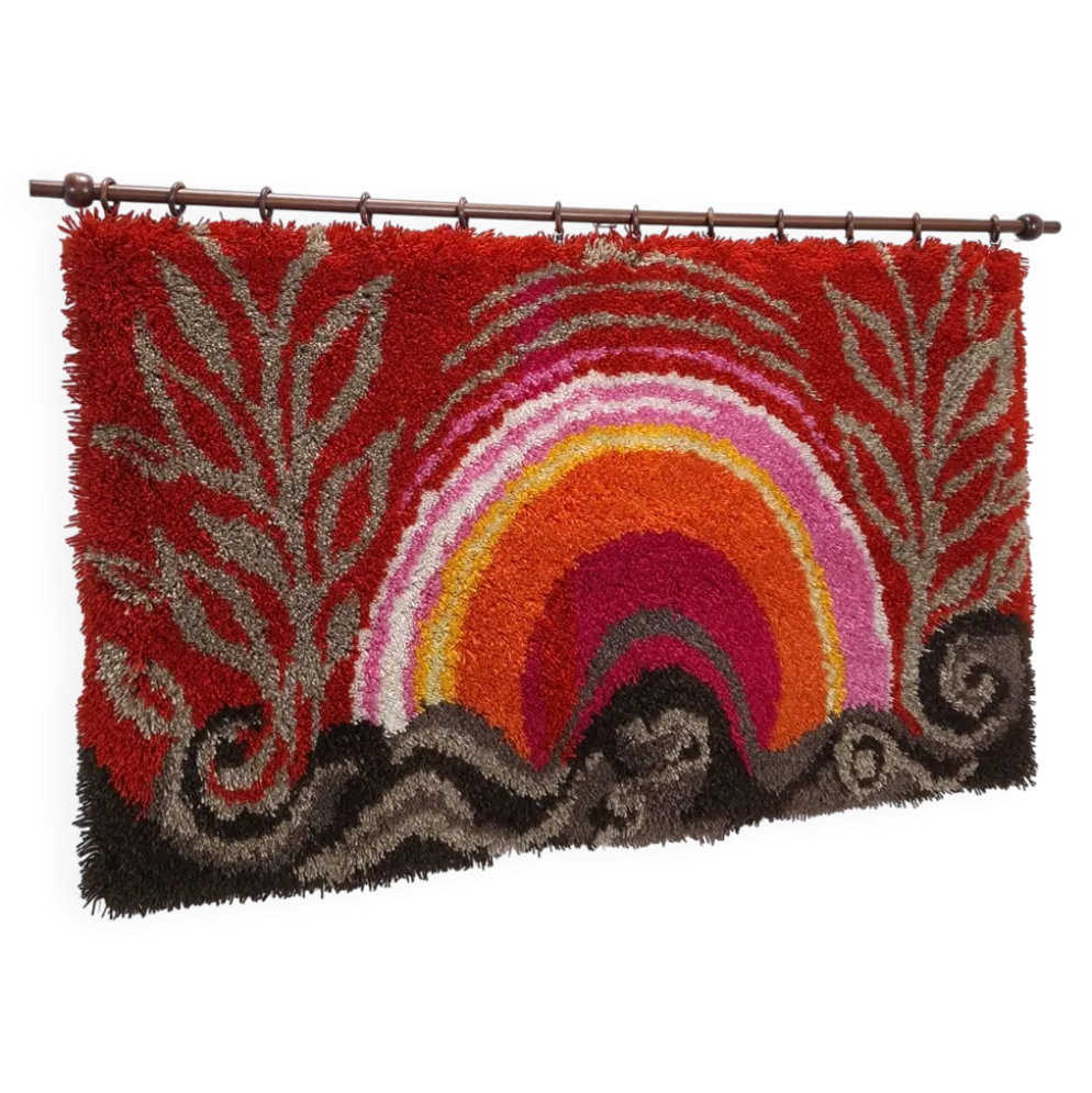 Tapis mural à poils longs des années 70, coucher de soleil rouge rose.