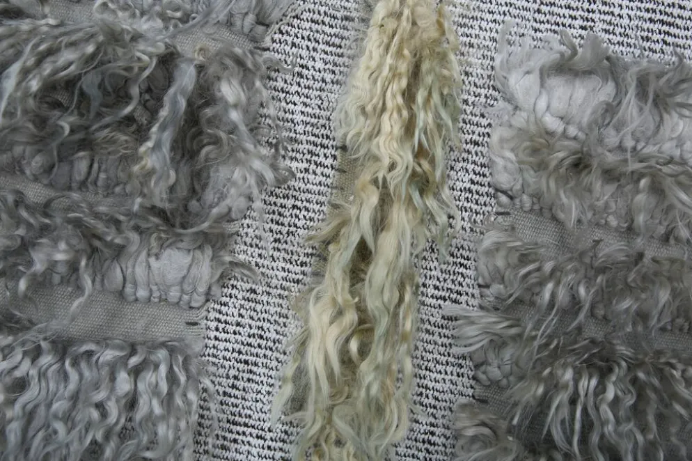 Tapis Mural Vintage Texturé en Laine Naturelle – Tons Gris & Crème, 90x98