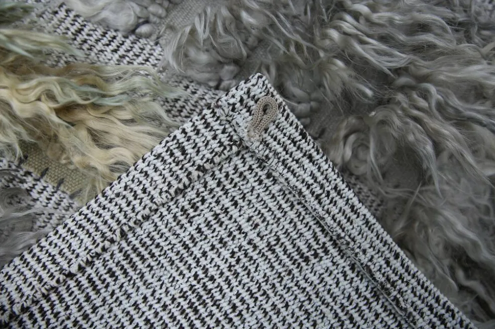 Tapis Mural Vintage Texturé en Laine Naturelle – Tons Gris & Crème, 90x98