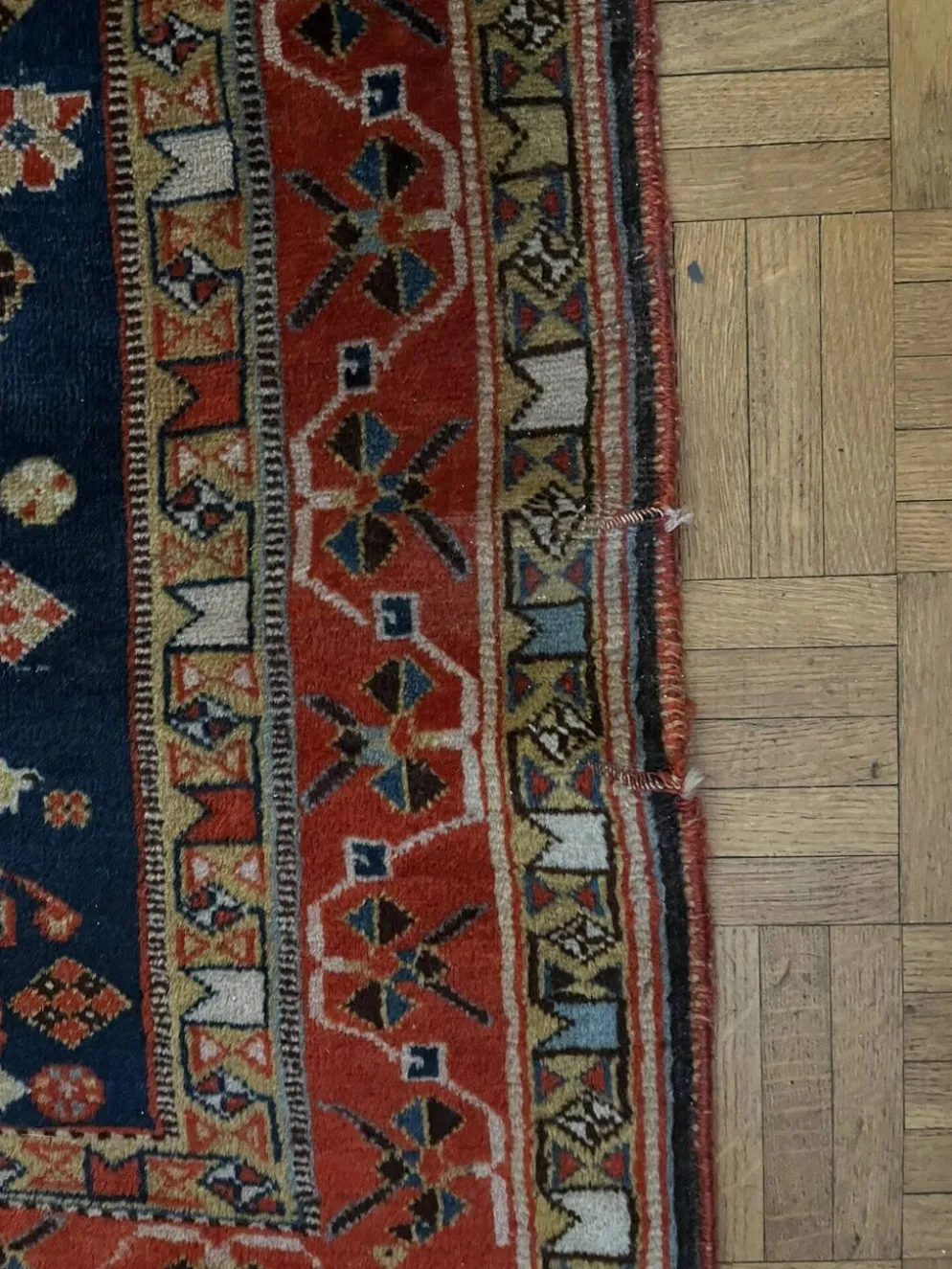 Tapis nomade persan Qashqai ancien fait main – fond bleu 94x112cm