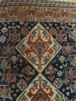 Tapis nomade persan Qashqai ancien fait main – fond bleu 94x112cm