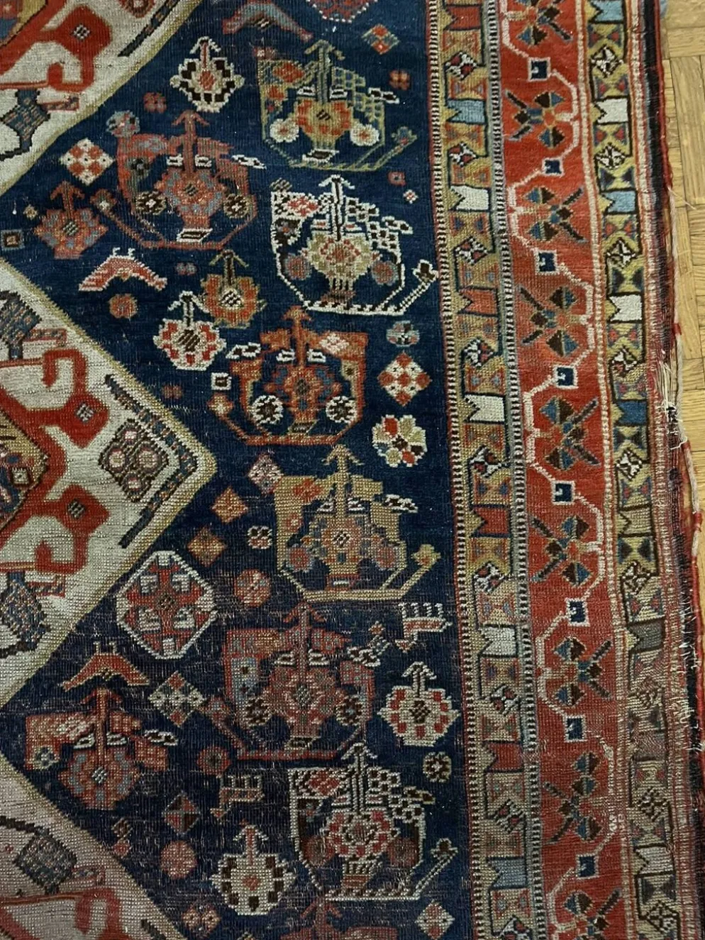 Tapis nomade persan Qashqai ancien fait main – fond bleu 94x112cm