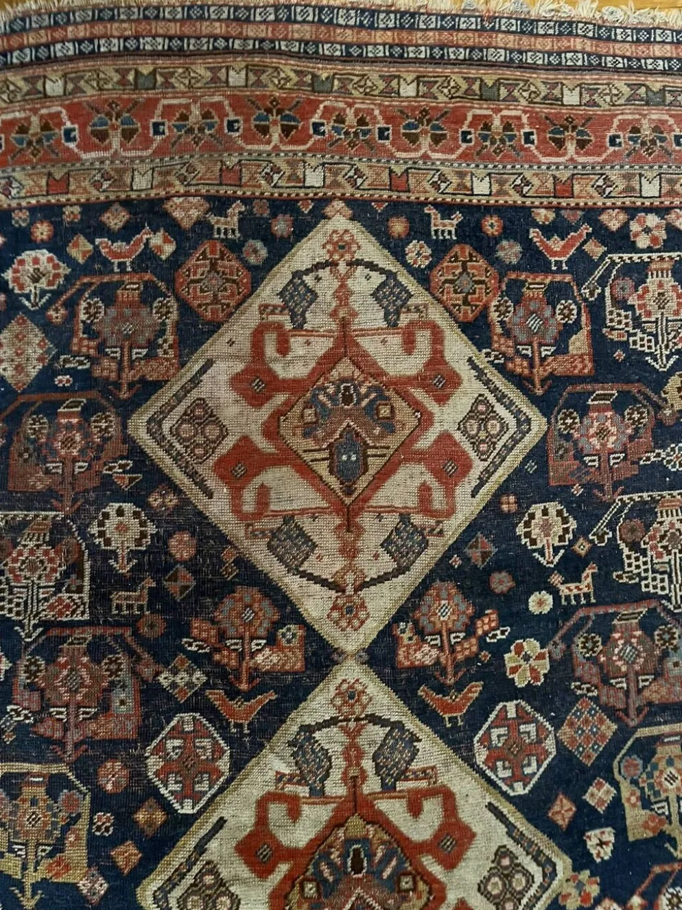 Tapis nomade persan Qashqai ancien fait main – fond bleu 94x112cm
