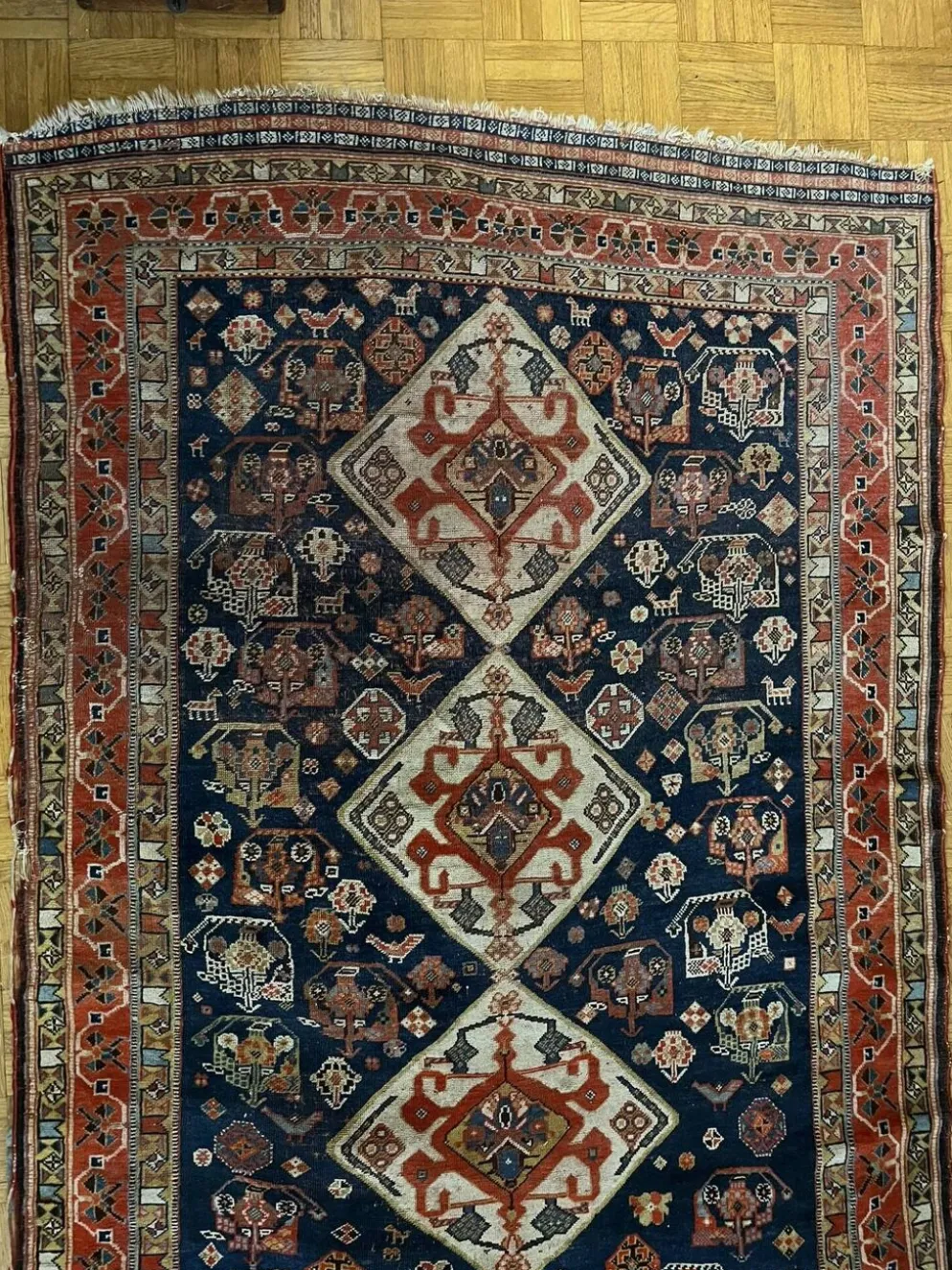 Tapis nomade persan Qashqai ancien fait main – fond bleu 94x112cm