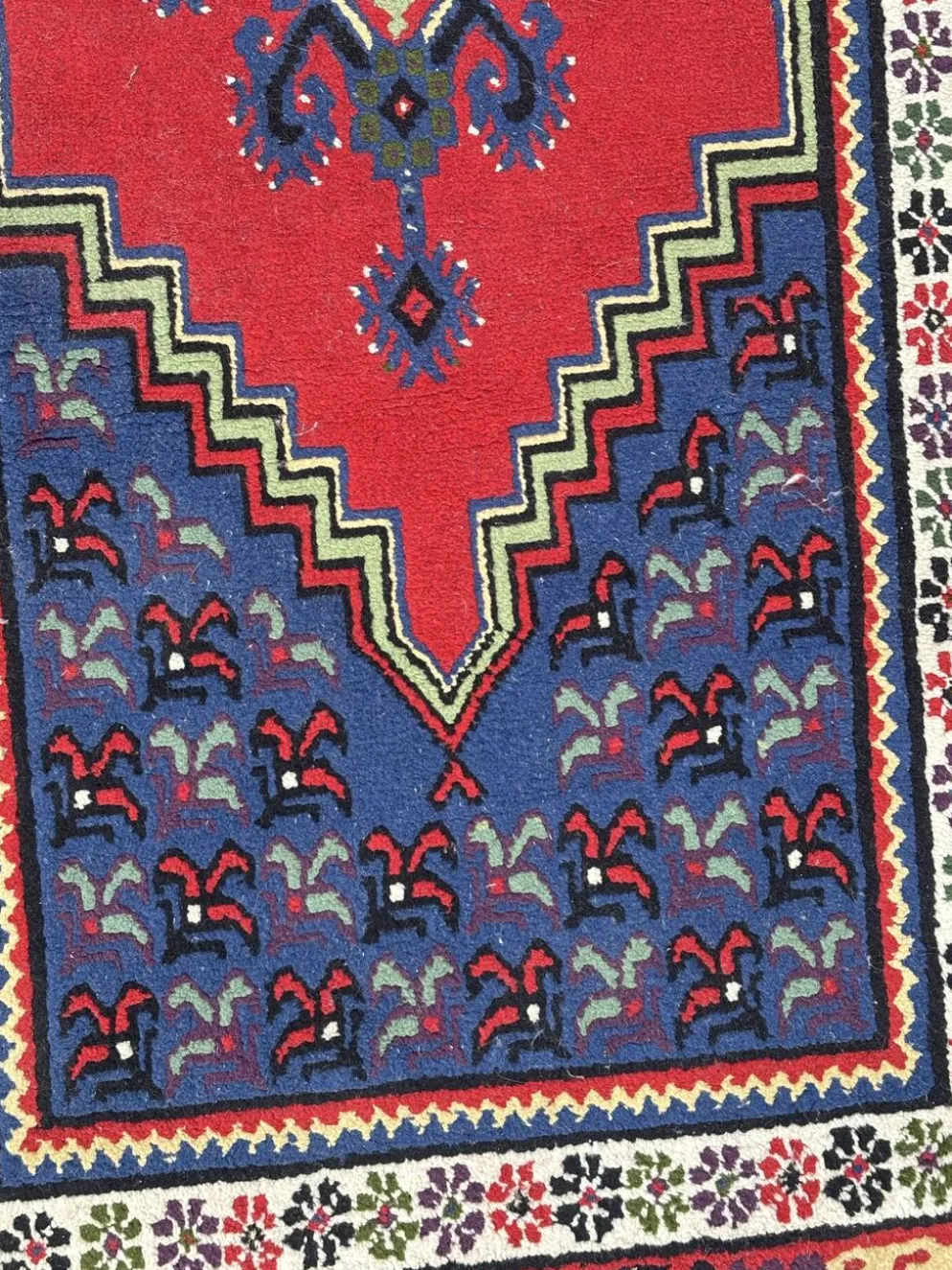 Tapis oriental en laine tissé à la main – 220 × 100 cm