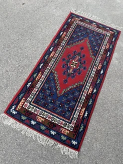 Tapis oriental en laine tissé à la main – 220 × 100 cm