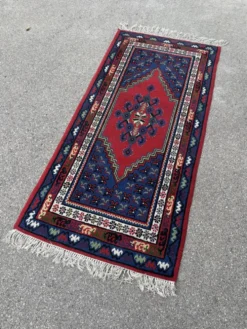Tapis oriental en laine tissé à la main – 220 × 100 cm
